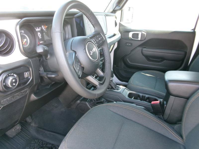Used 2025 Jeep Gladiator Sport AWD/4WD image 12