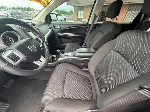 Used 2019 Dodge Journey SE image 9
