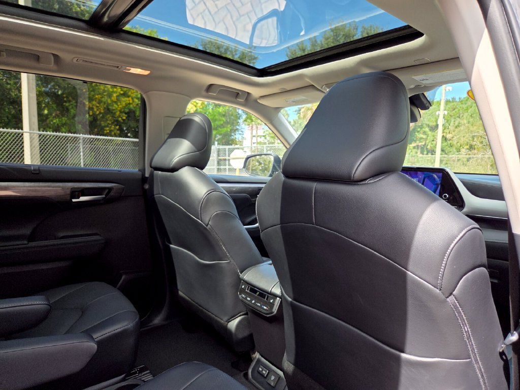 Certified 2026 Toyota Highlander Platinum AWD/4WD image 16