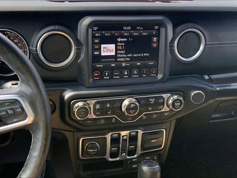 Used 2018 Jeep Wrangler Unlimited Sahara AWD/4WD image 6