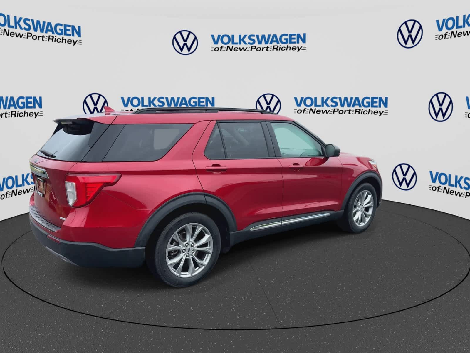 Used 2020 Ford Explorer XLT w/ Equipment Group 202A RWD image 8