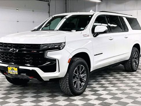 Used 2023 Chevrolet Suburban Z71 w/ Z71 Off-Road Package image 11