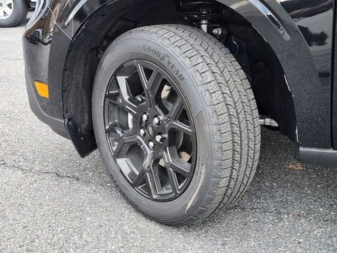 New 2025 Ford Maverick Lariat w/ Black Appearance Package image 31