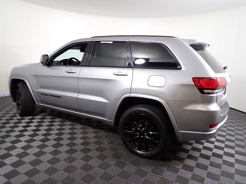 Used 2019 Jeep Grand Cherokee Altitude AWD/4WD image 13