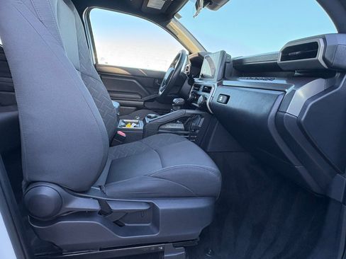 Used 2025 Toyota Tacoma SR5 image 39
