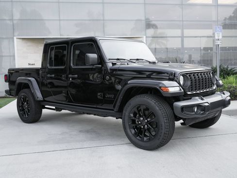 Used 2024 Jeep Gladiator Sport AWD/4WD image 5