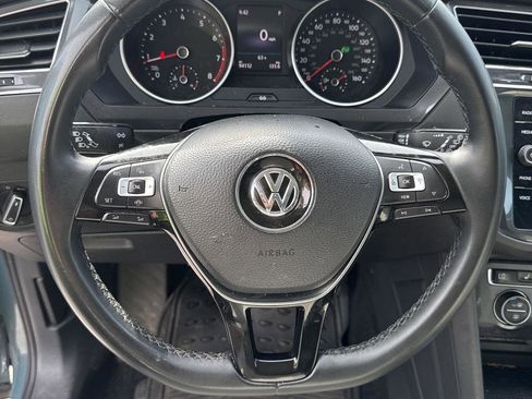 Used 2020 Volkswagen Tiguan SE w/ Panoramic Sunroof Package AWD/4WD image 9