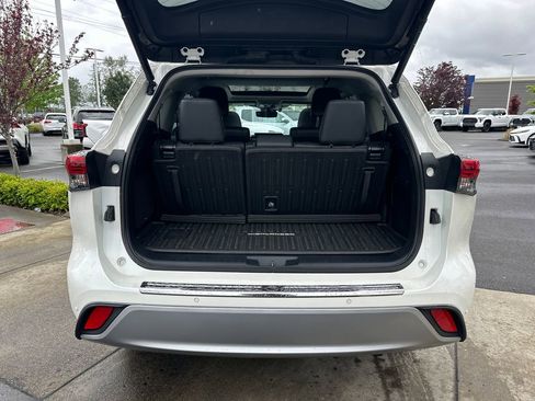 Certified 2020 Toyota Highlander Platinum AWD/4WD image 28