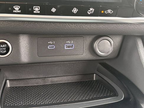 Used 2023 Nissan Rogue SV image 30