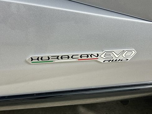 Used 2023 Lamborghini Huracan EVO RWD image 50
