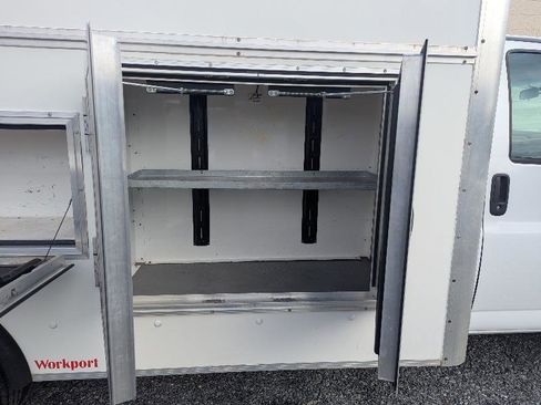 Used 2022 GMC Savana 3500 w/ Power Convenience Package image 17