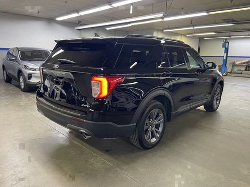 Used 2022 Ford Explorer XLT w/ Equipment Group 202A AWD/4WD image 7