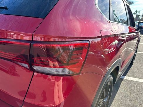 Used 2022 Volkswagen Taos SE image 11