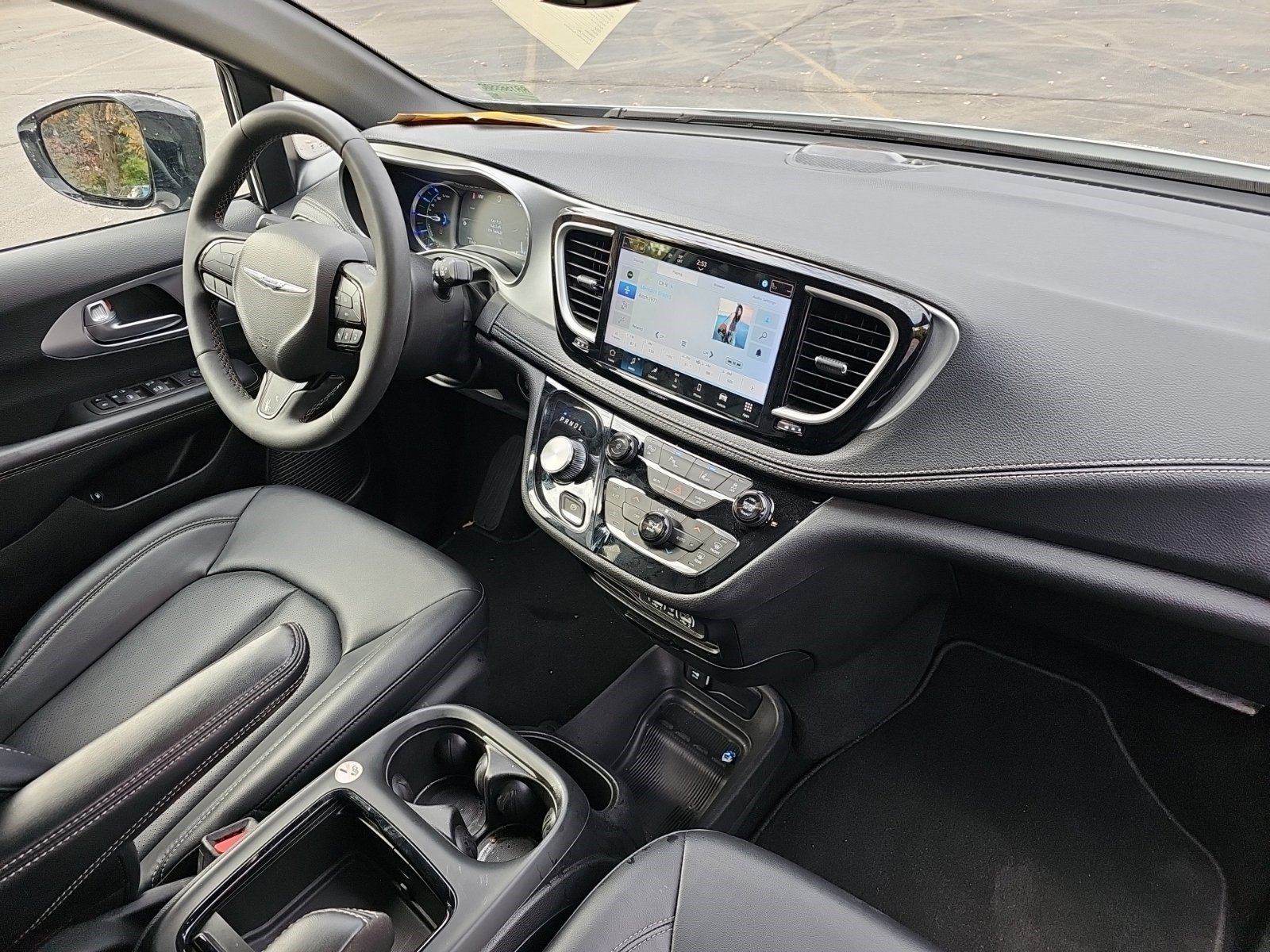 Used 2024 Chrysler Pacifica Limited FWD image 13