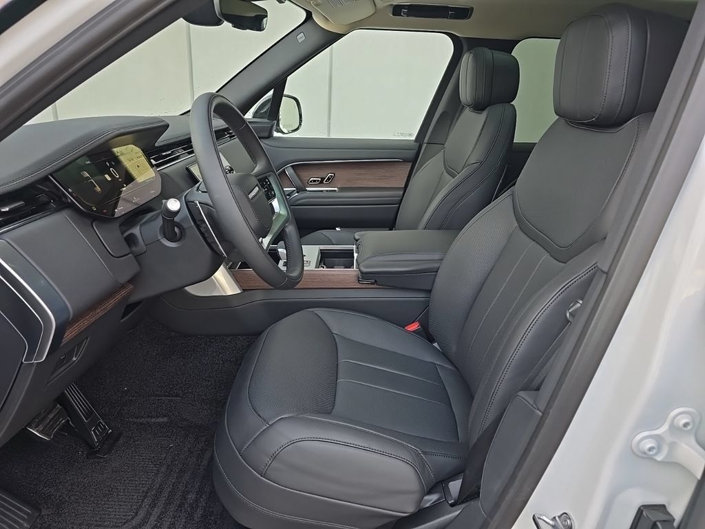 New 2025 Land Rover Range Rover SE AWD/4WD image 9