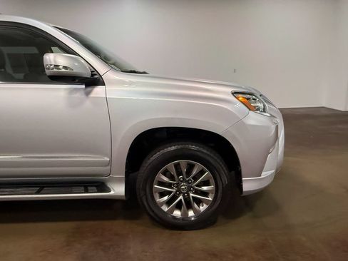 Used 2017 Lexus GX 460 Luxury AWD/4WD image 31