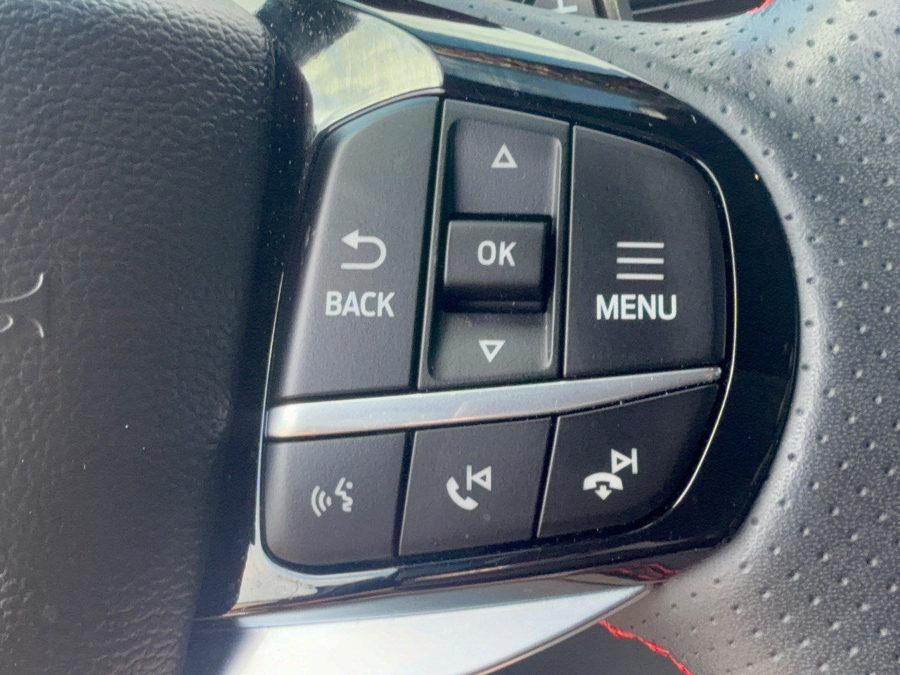 Used 2025 Ford Explorer ST AWD/4WD image 19