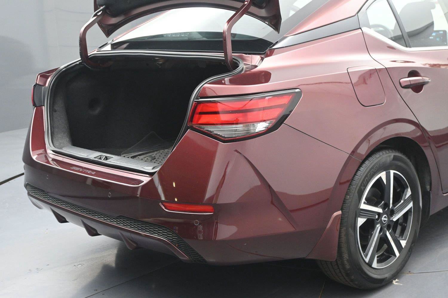 Used 2024 Nissan Sentra SV FWD image 12