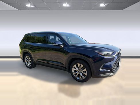 Used 2025 Toyota Grand Highlander FWD image 7