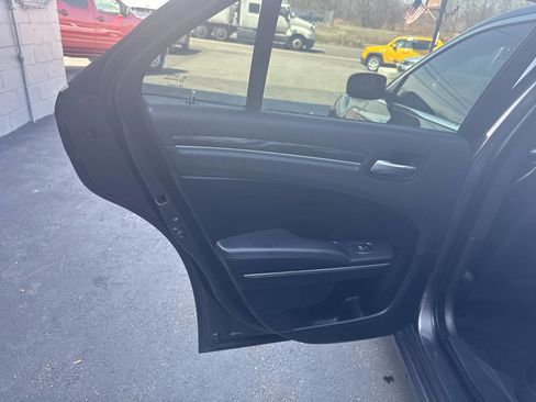 Used 2015 Chrysler 300 Limited image 18