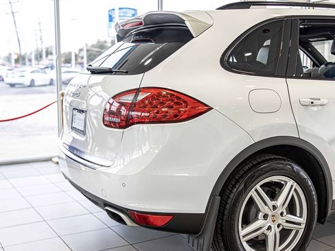 Used 2014 Porsche Cayenne Platinum Edition image 14