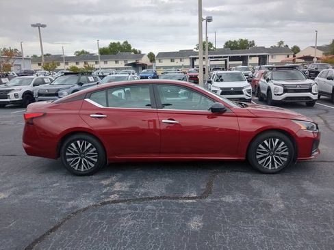 Used 2024 Nissan Altima 2.5 SV FWD image 5