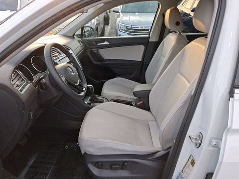 Used 2020 Volkswagen Tiguan SE FWD image 14