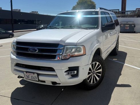 Used 2015 Ford Expedition EL XLT w/ Equipment Group 202A AWD/4WD image 3