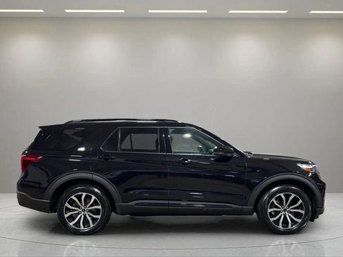 Used 2020 Ford Explorer ST image 2