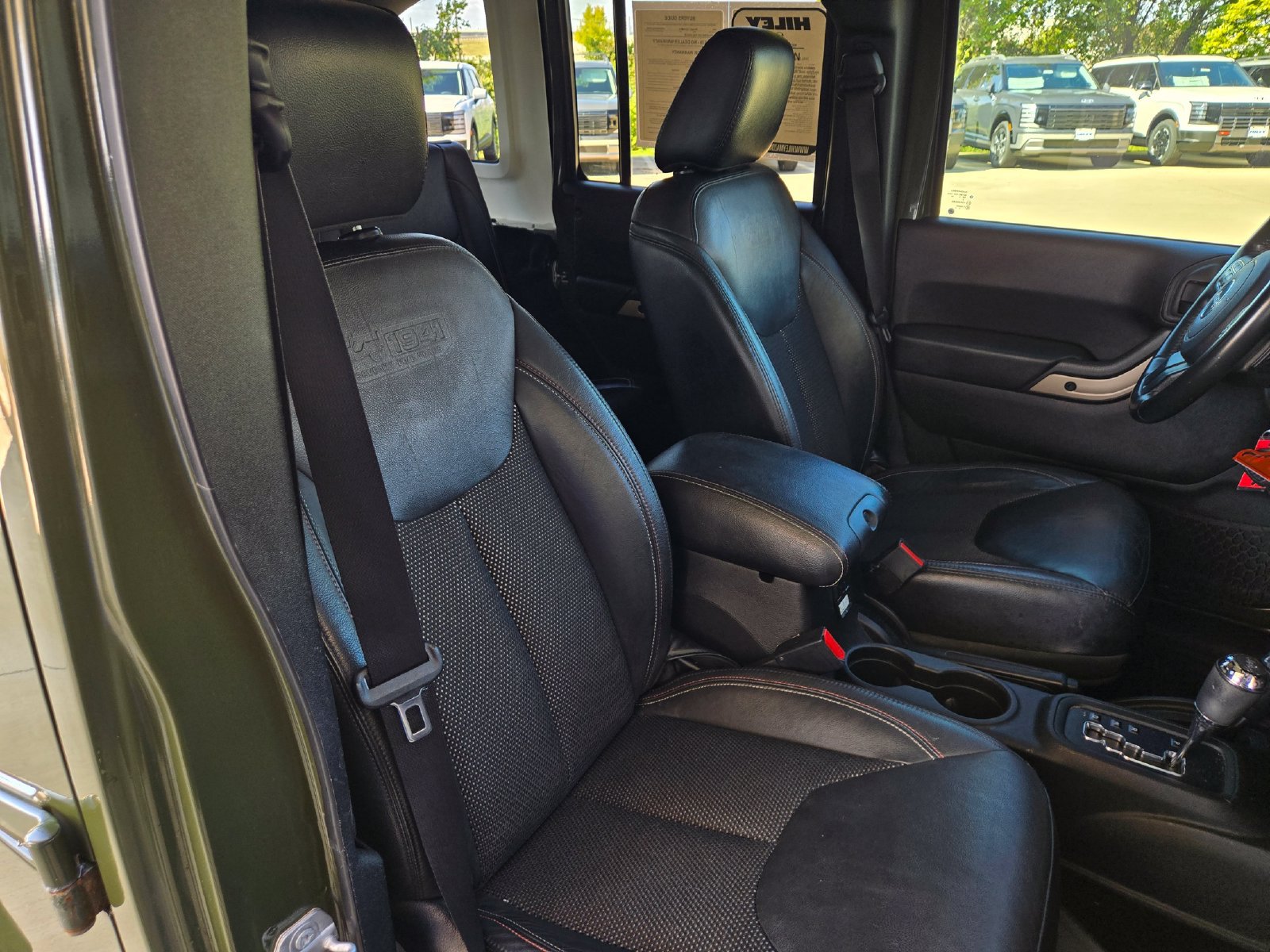 Used 2016 Jeep Wrangler Unlimited Sahara AWD/4WD image 22