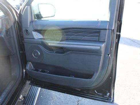 Used 2023 Ford Expedition Platinum image 13