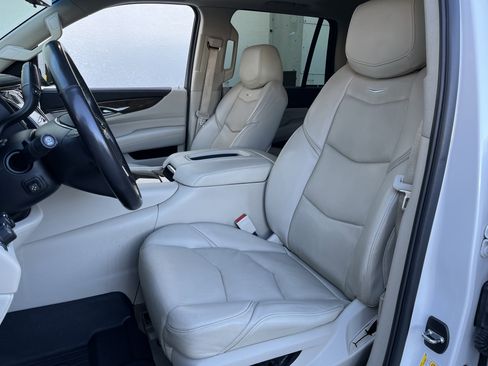 Used 2019 Cadillac Escalade Premium Luxury image 13