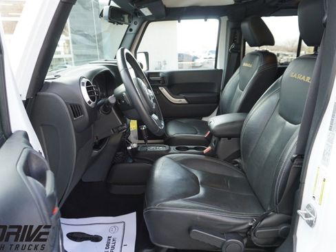 Used 2015 Jeep Wrangler Unlimited Sahara w/ Connectivity Group image 16