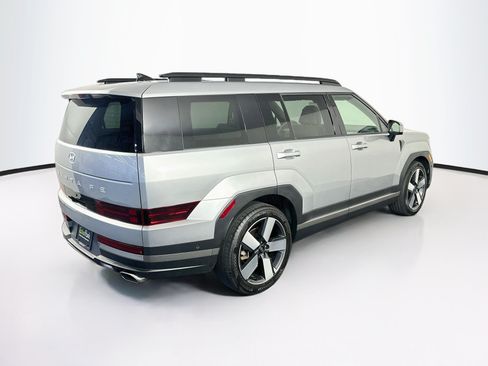 Used 2025 Hyundai Santa Fe Limited FWD image 9