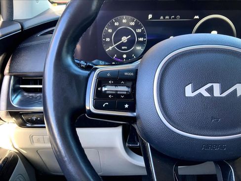 Used 2022 Kia Carnival SX Prestige image 24