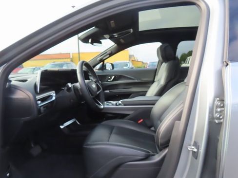Used 2024 Cadillac Lyriq Luxury image 16