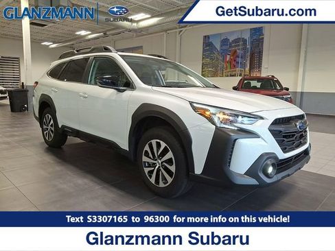 Certified 2025 Subaru Outback Premium AWD/4WD image 1