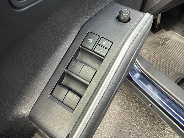 Used 2020 Toyota Highlander XLE AWD/4WD image 27