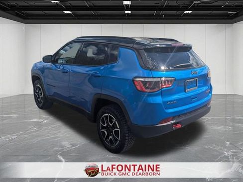 Used 2025 Jeep Compass Trailhawk AWD/4WD image 3