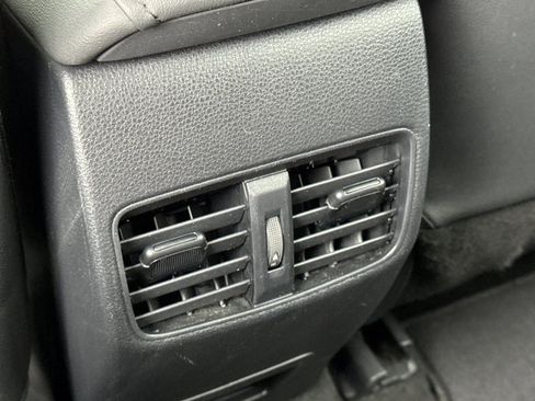 Used 2024 Toyota Corolla Cross XLE image 13