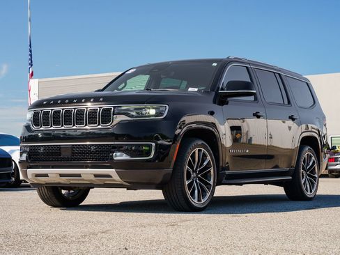 Used 2022 Jeep Wagoneer Series II w/ Premium Group I AWD/4WD image 3