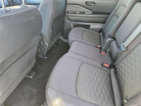 Used 2024 Nissan Pathfinder SV image 19