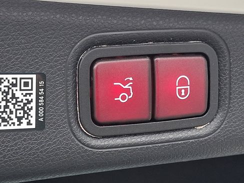 Certified 2023 Mercedes-Benz E 450 4MATIC Sedan image 31