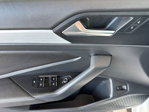 Used 2025 Volkswagen Jetta S image 11