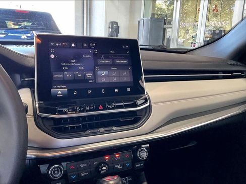 Used 2023 Jeep Compass Limited image 10