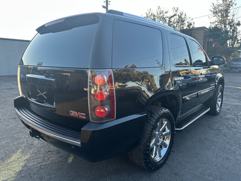 Used 2007 GMC Yukon Denali AWD/4WD image 5