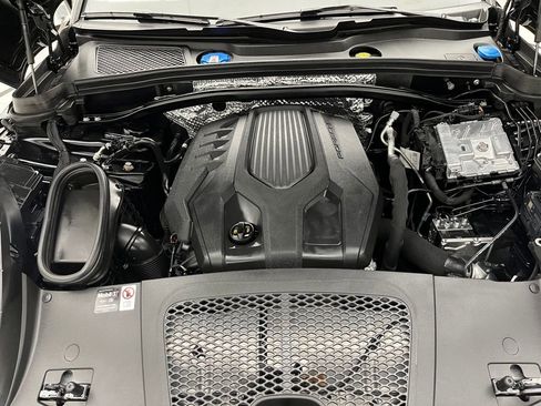 Used 2025 Porsche Macan image 46