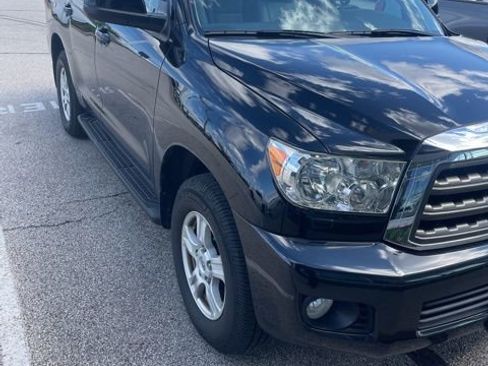 Used 2014 Toyota Sequoia SR5 w/ Premium Package image 2