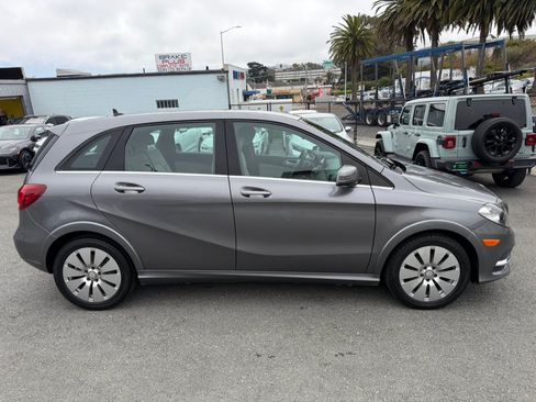 Used 2017 Mercedes-Benz B 250e image 4