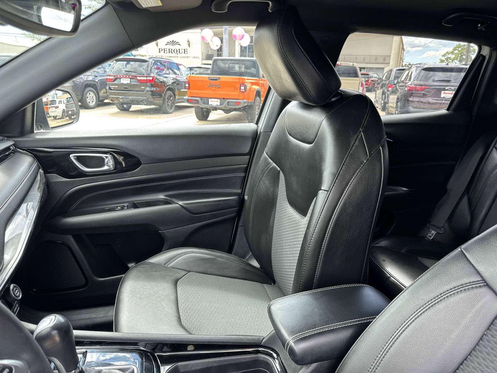 Used 2022 Jeep Compass Latitude FWD image 15